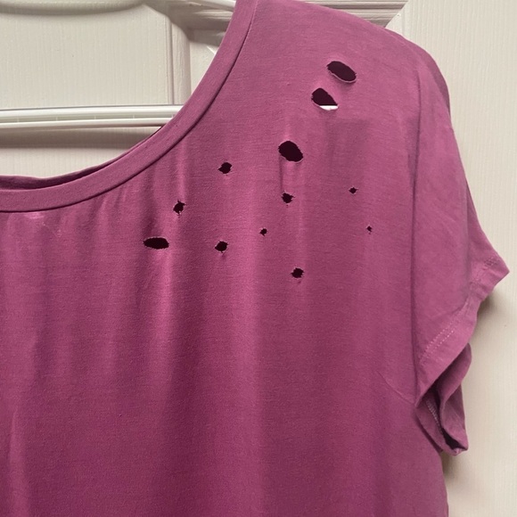 Express Distressed Holey Tee Shirt pink size M
New with tags - Picture 9 of 9